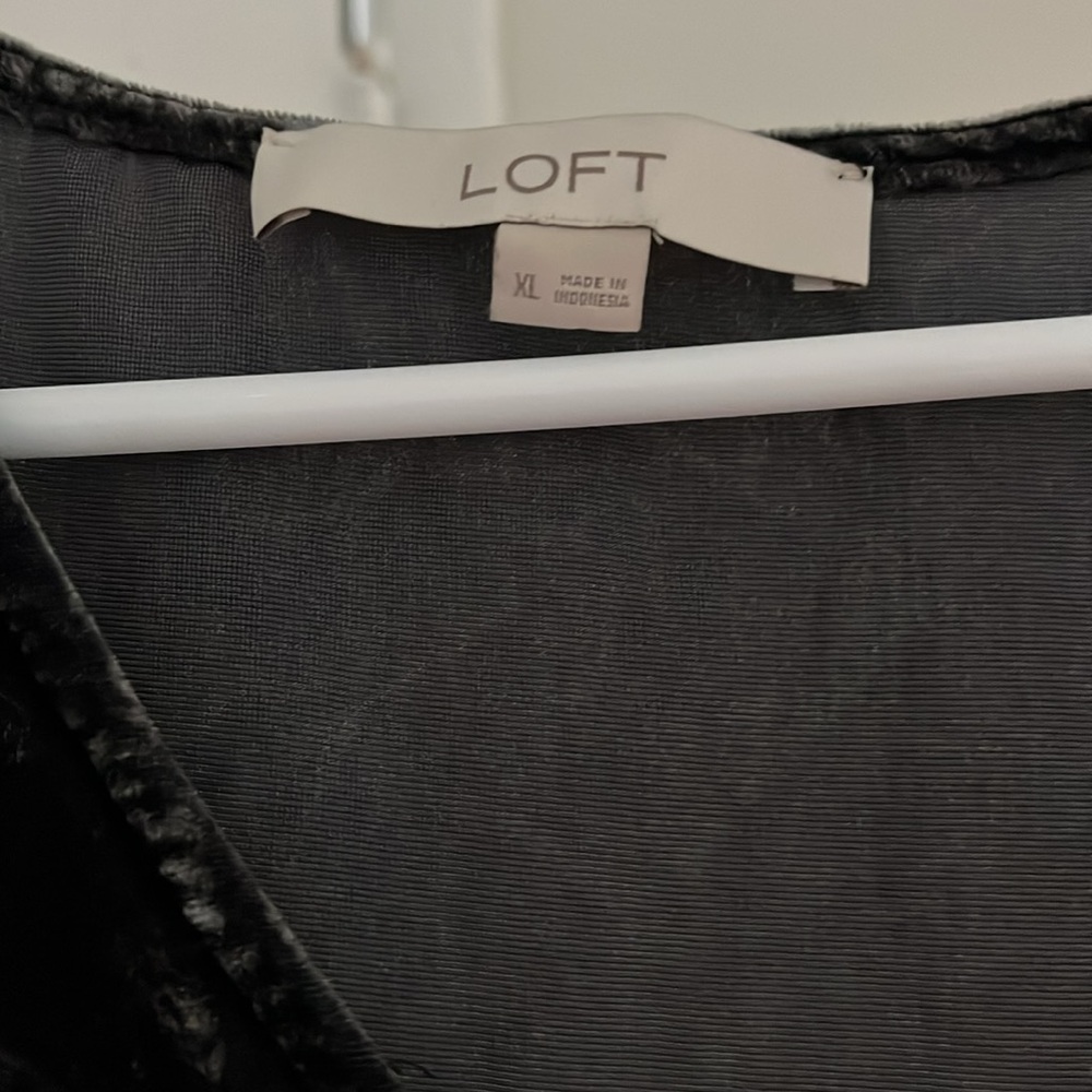 Black Velvet Loft top - Picture 2 of 4